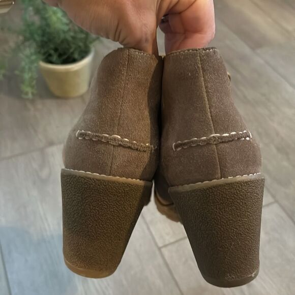 BRAND NEW SPERRY TOP SIDER WOMENS STELLA PROW ANKLE BOOTIE SUEDE TAN SIZE 9 - Picture 7 of 9